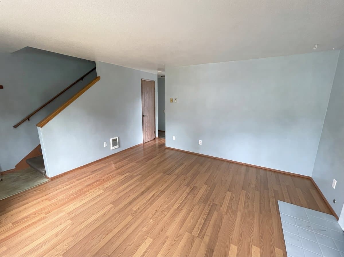 Everett Multiplex: 10 107 St SE