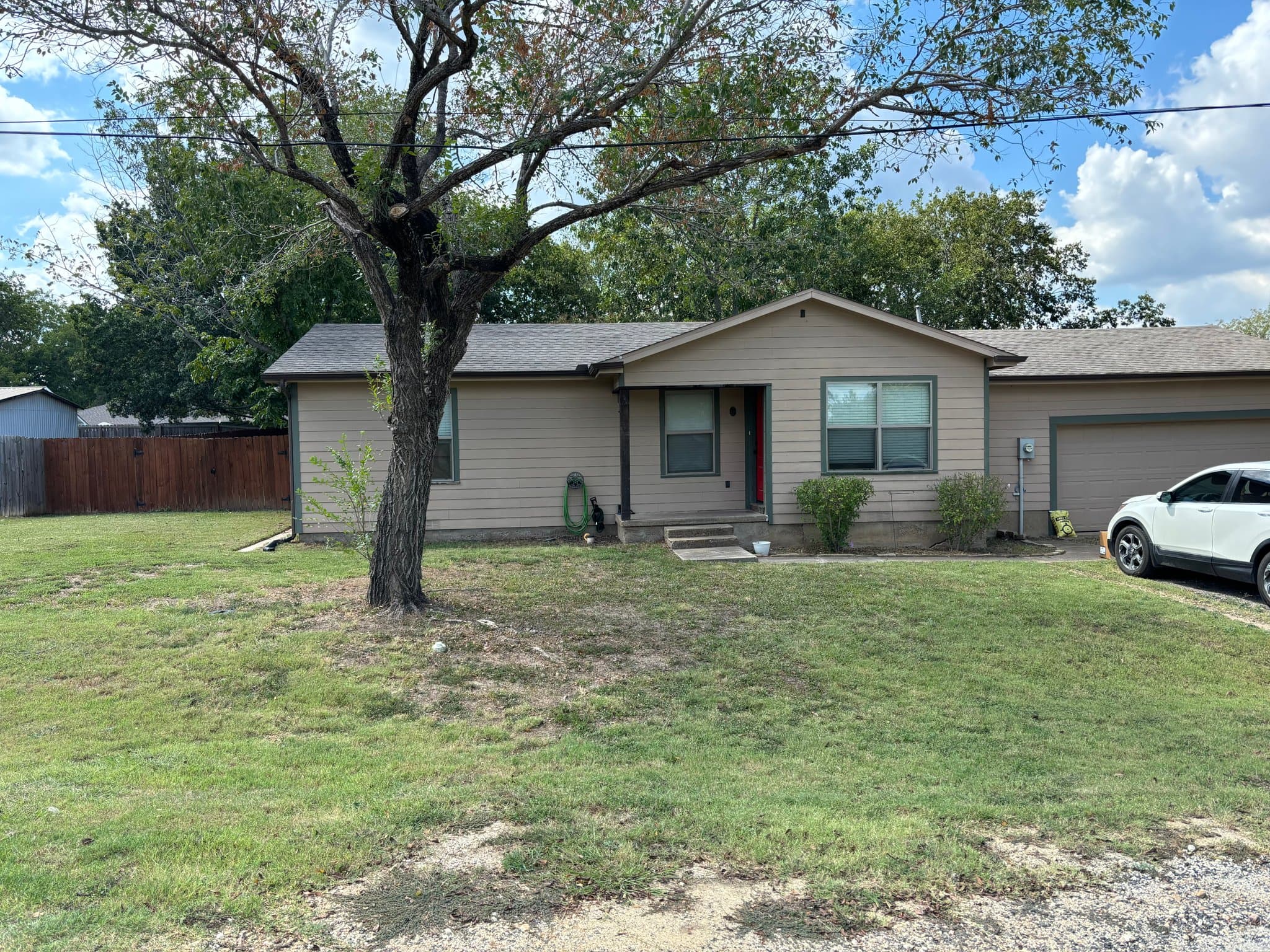 Maypearl House: 510 Commerce St