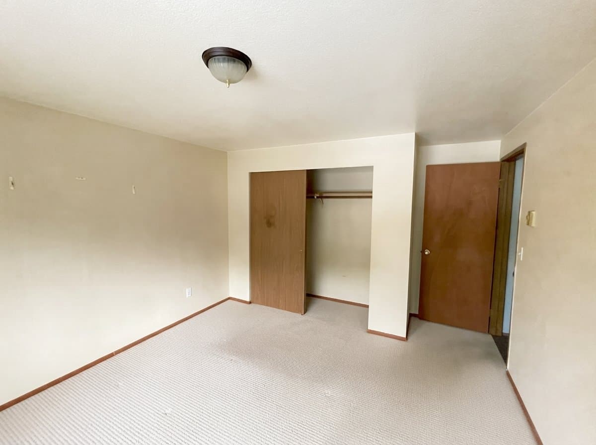 Everett Multiplex: 10 107 St SE