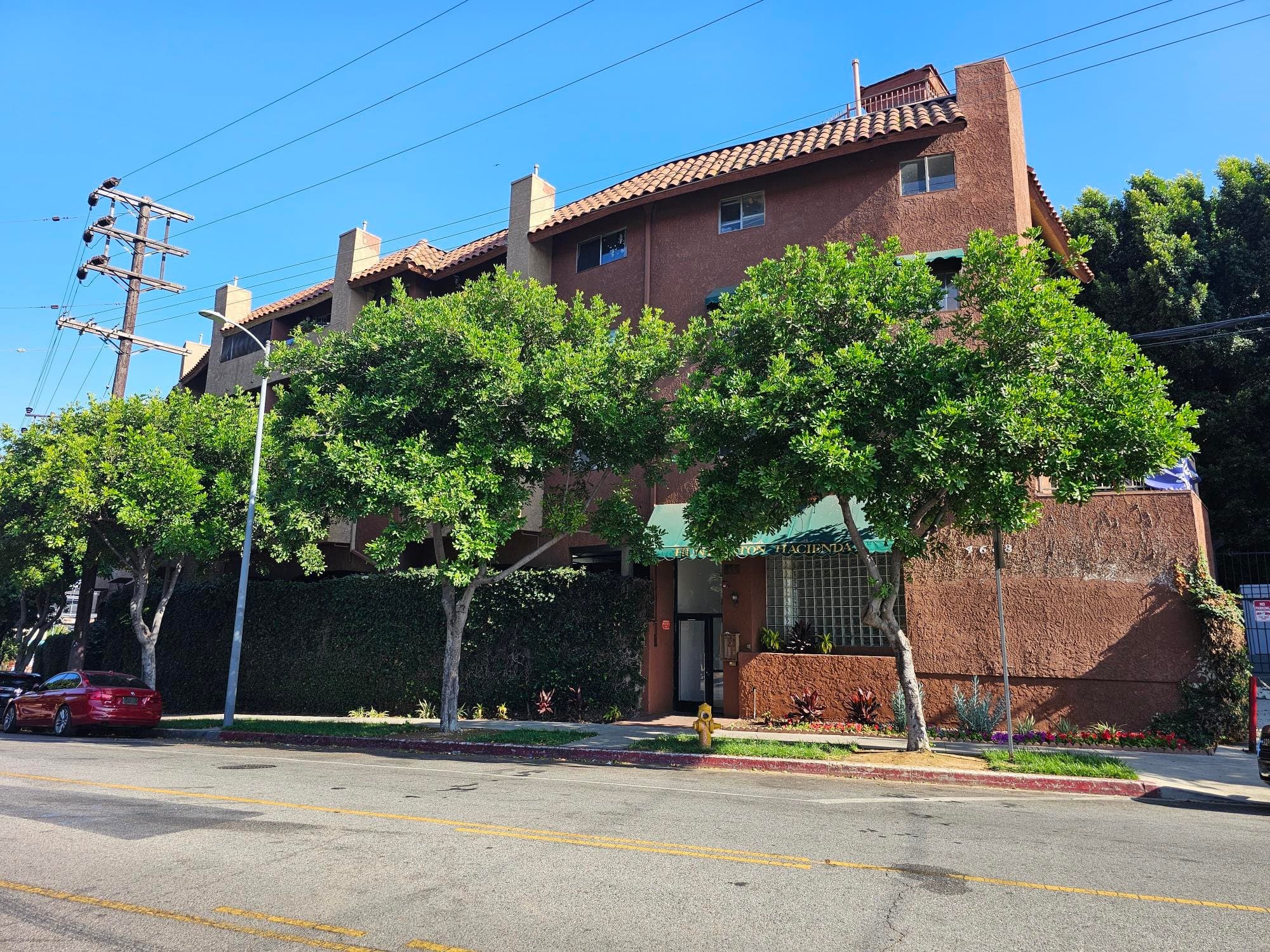 Los Angeles Apartment: 4688 S HUNTINGTON DR.