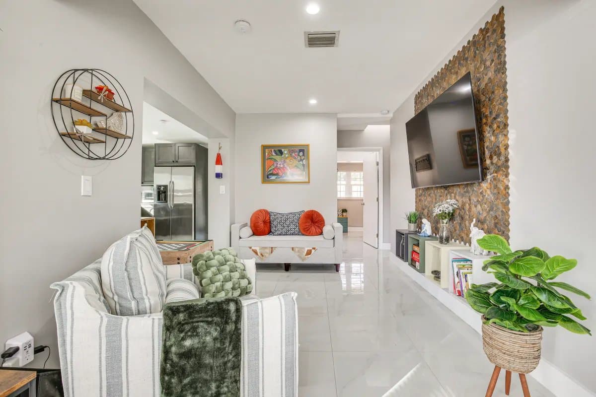 Fort Lauderdale House: 1237 SW 28th St