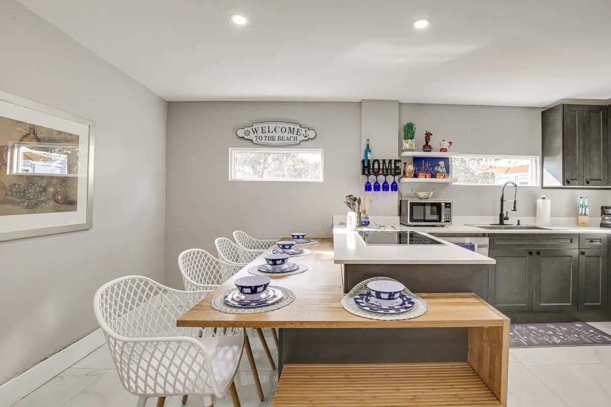Fort Lauderdale House: 1237 SW 28th St
