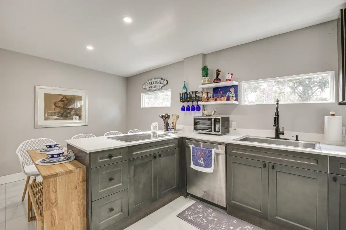 Fort Lauderdale House: 1237 SW 28th St