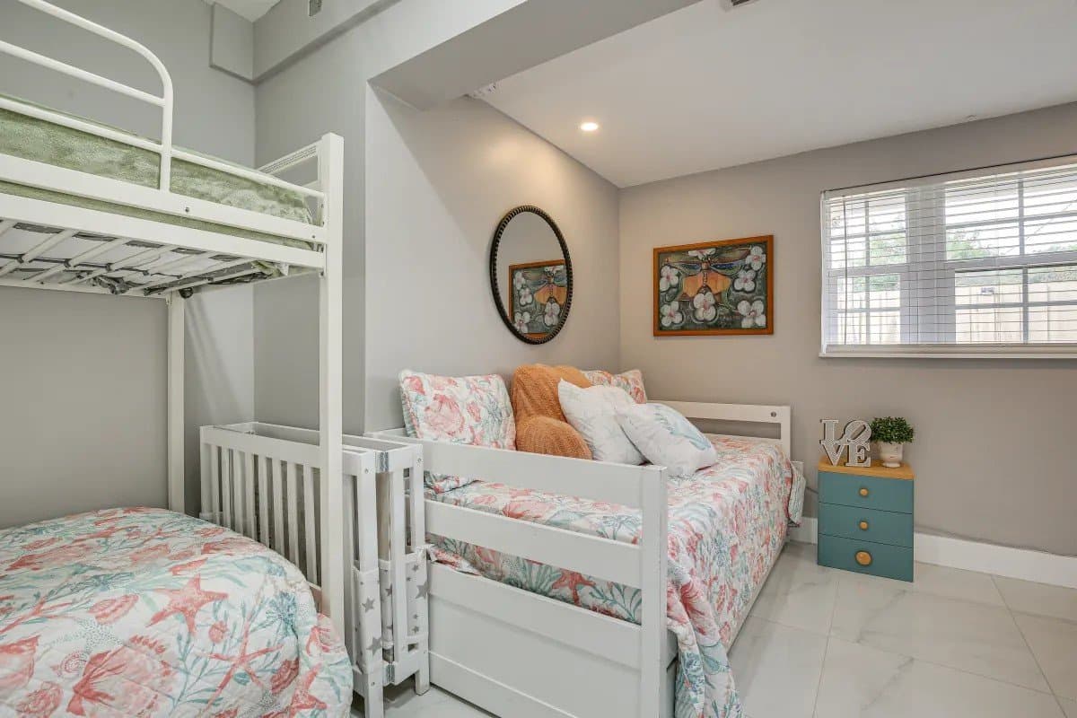 Fort Lauderdale House: 1237 SW 28th St