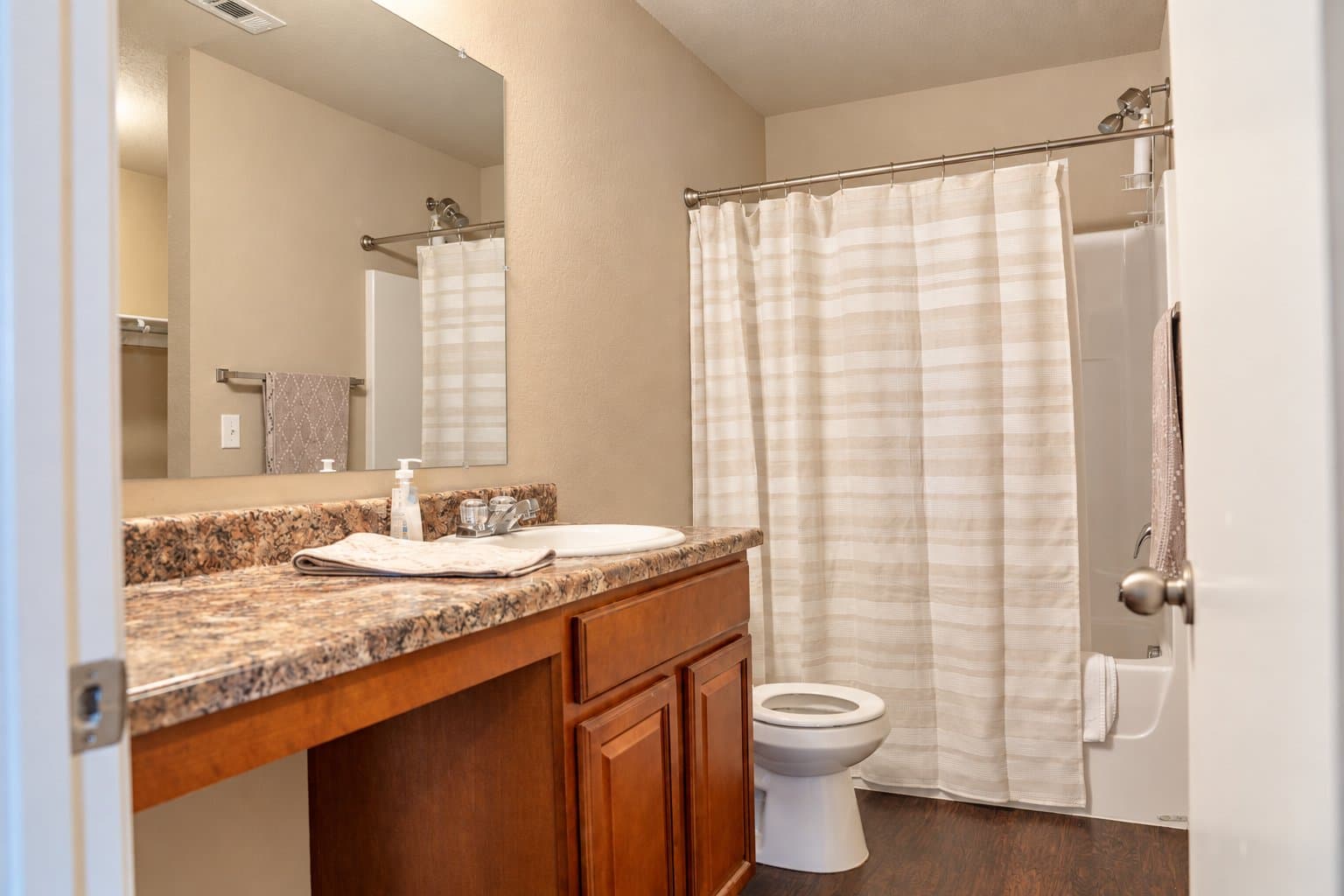 Farmington House: 246 E Anabranch Ct