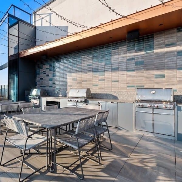 Chicago Apartment: 1147 W Van Buren St