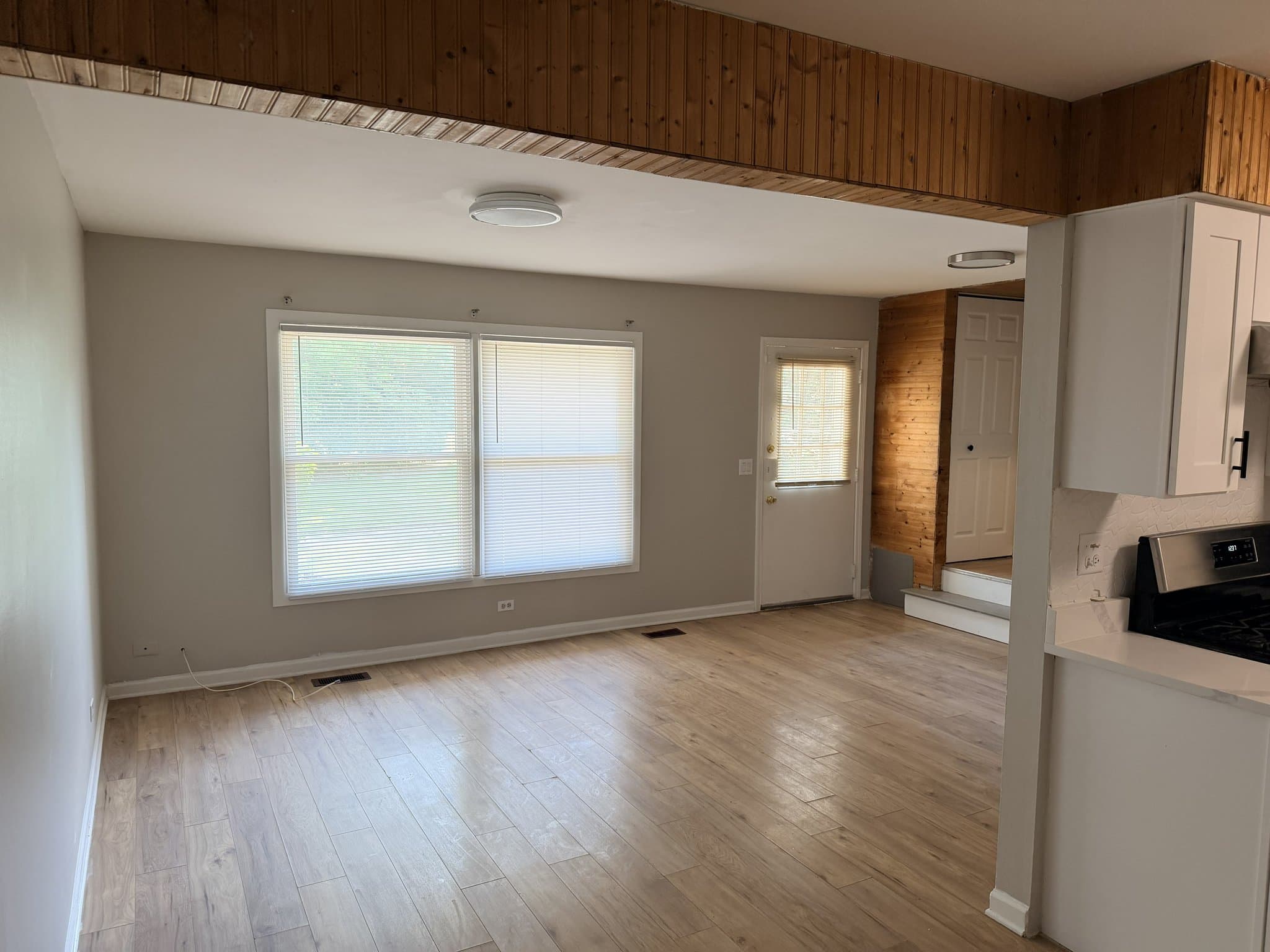 Hanover Park Townhome: 1313 Kingsbury Dr