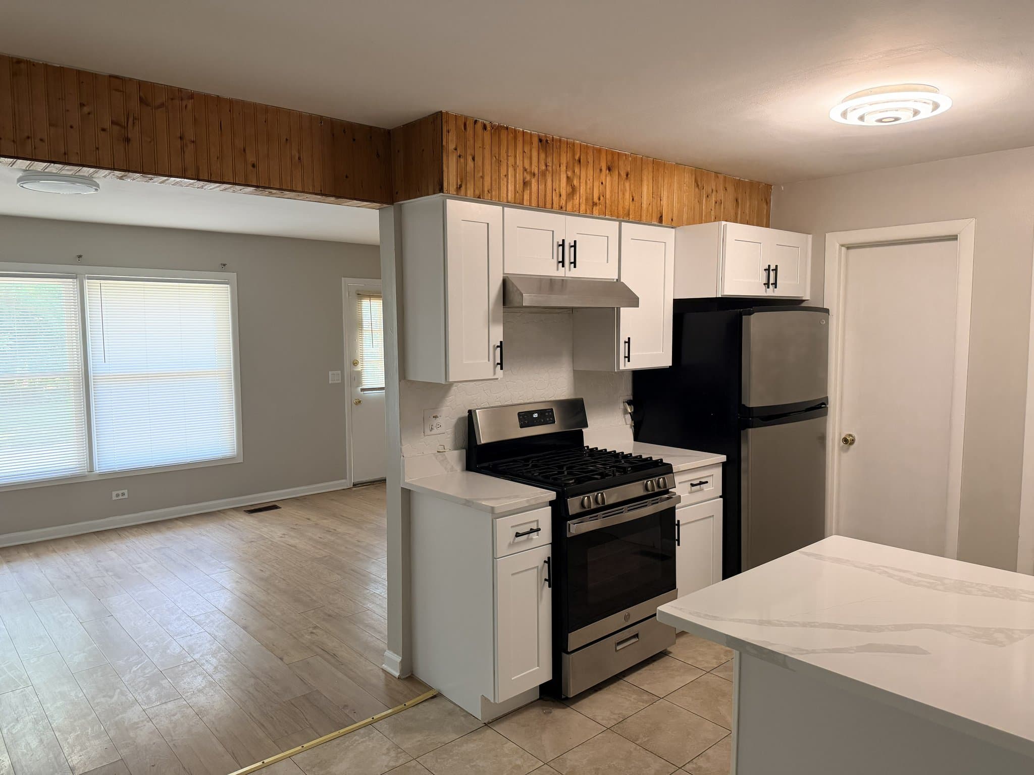 Hanover Park Townhome: 1313 Kingsbury Dr