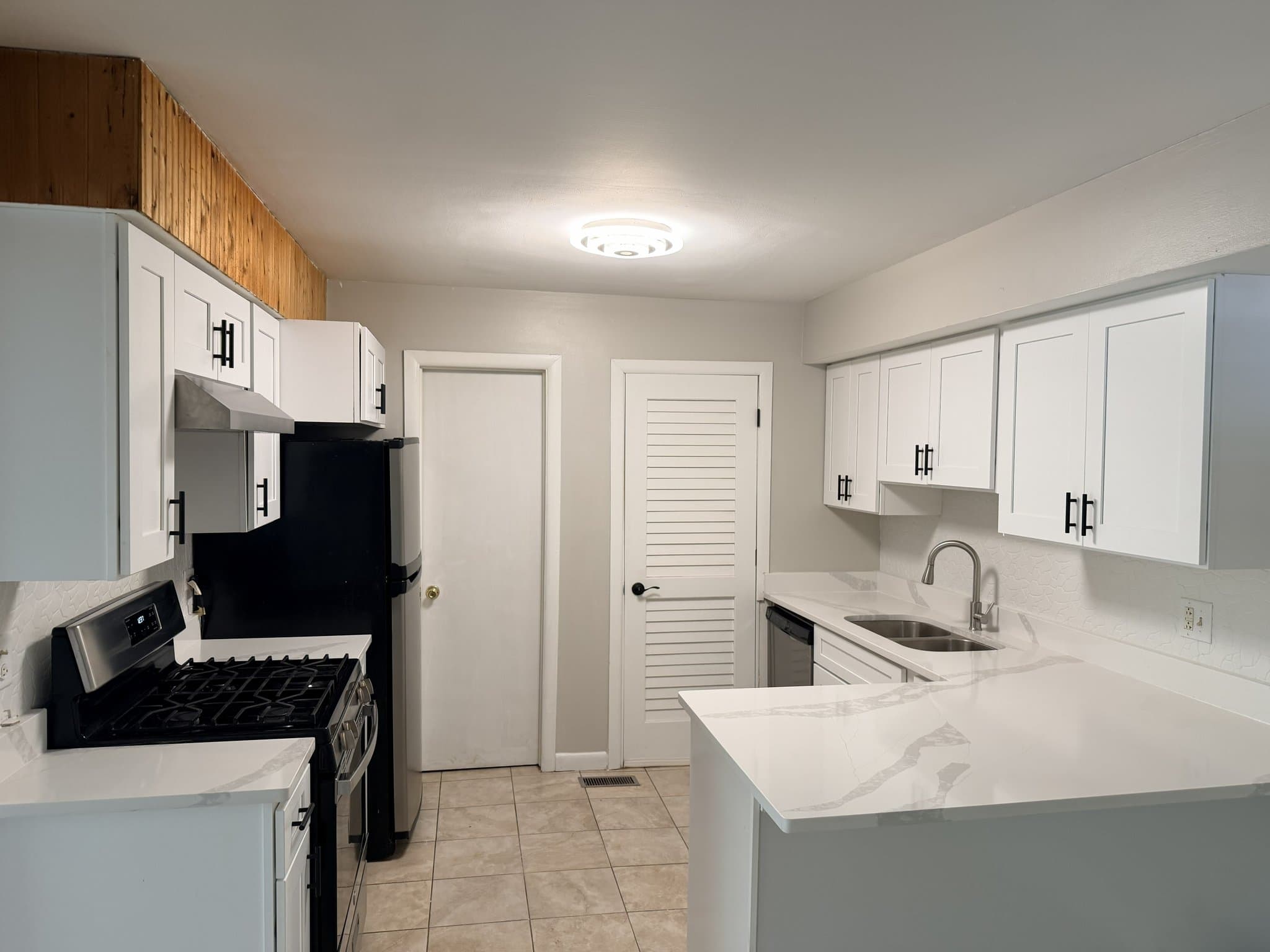 Hanover Park Townhome: 1313 Kingsbury Dr