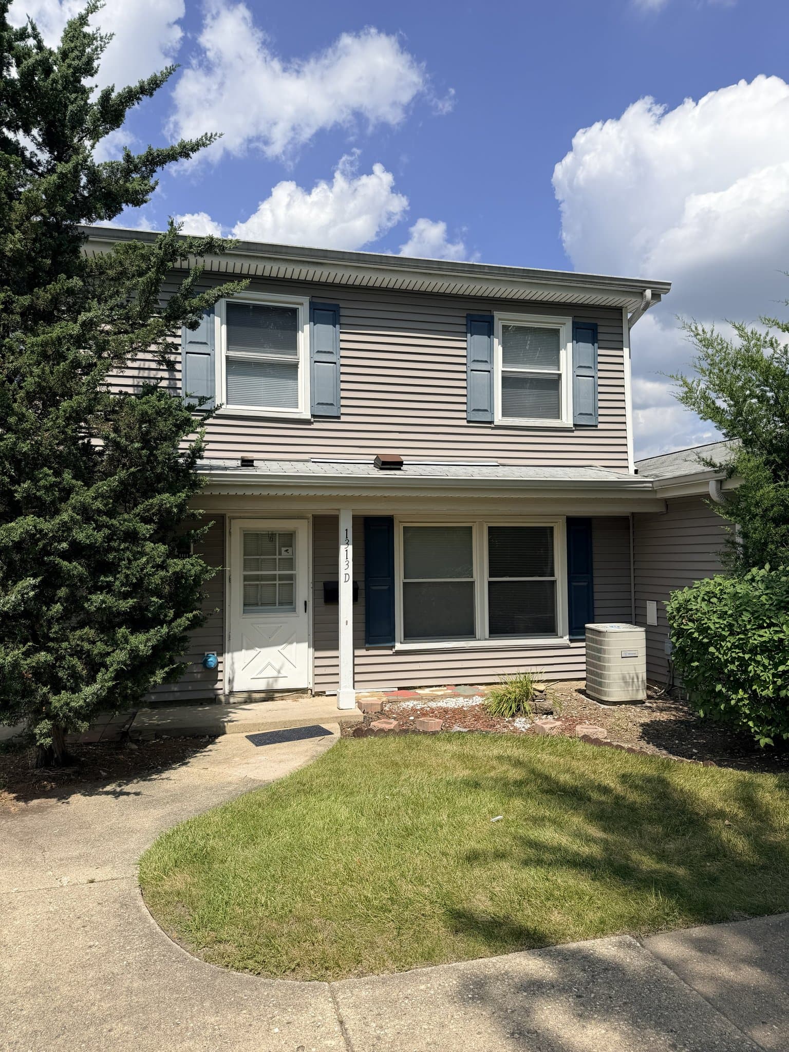 Hanover Park Townhome: 1313 Kingsbury Dr
