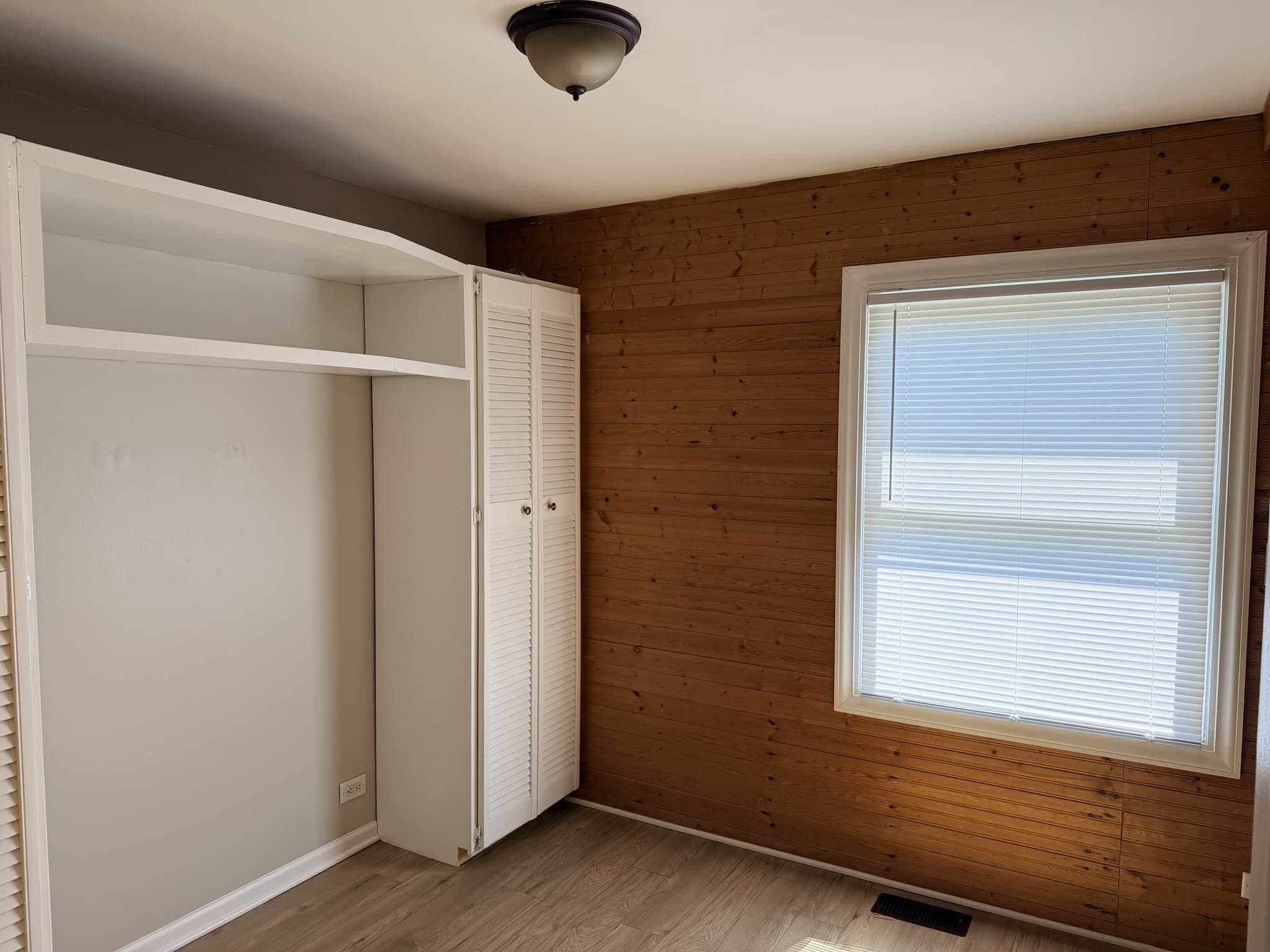 Hanover Park Townhome: 1313 Kingsbury Dr