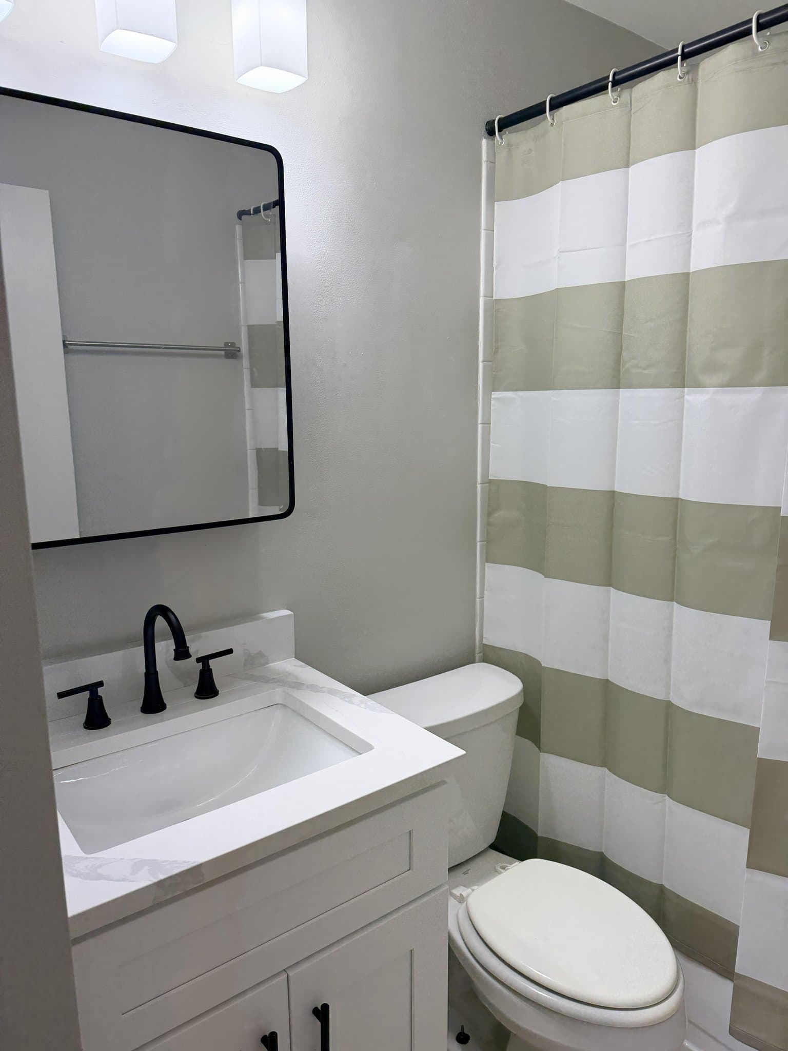 Hanover Park Townhome: 1313 Kingsbury Dr