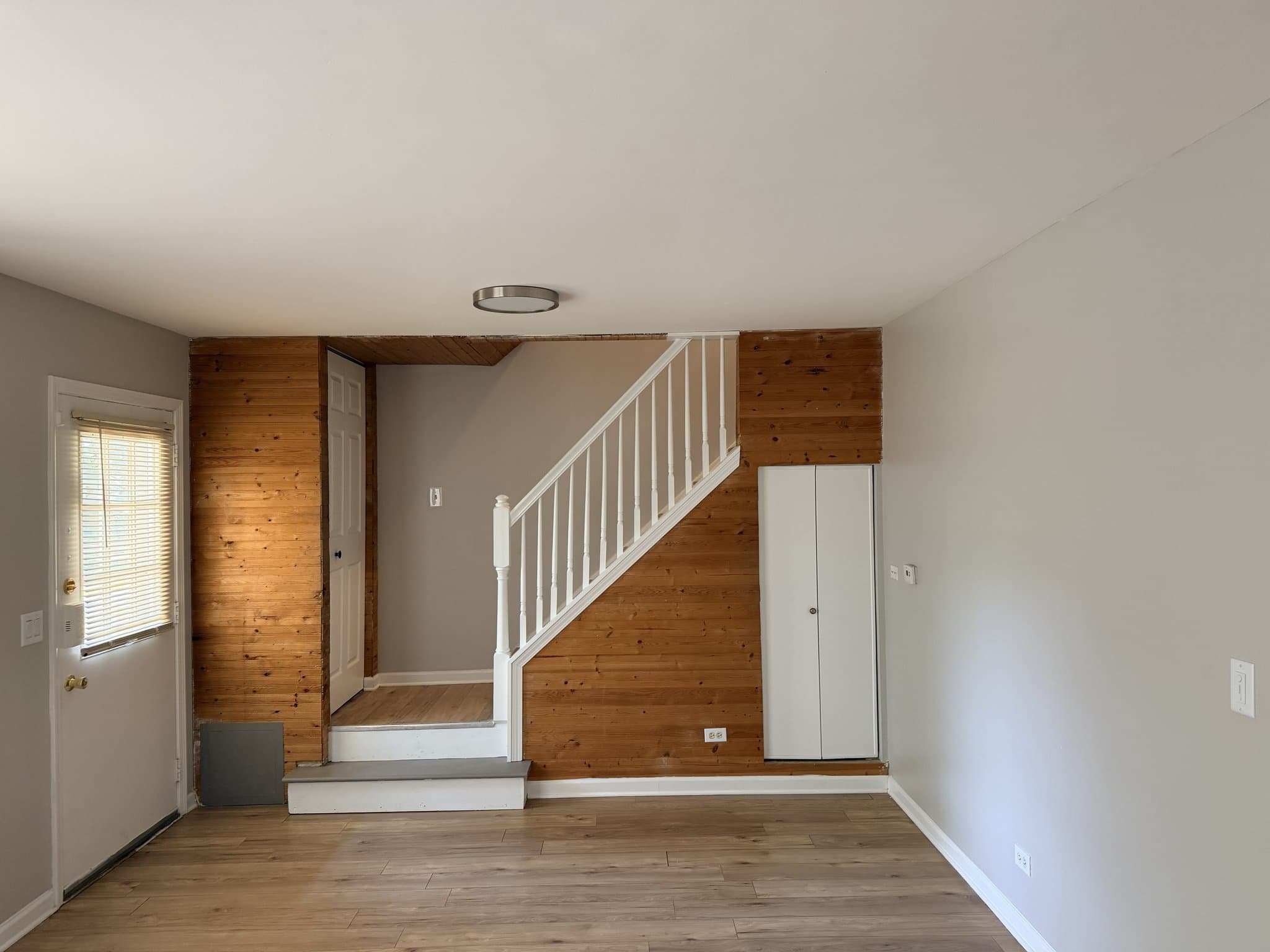 Hanover Park Townhome: 1313 Kingsbury Dr