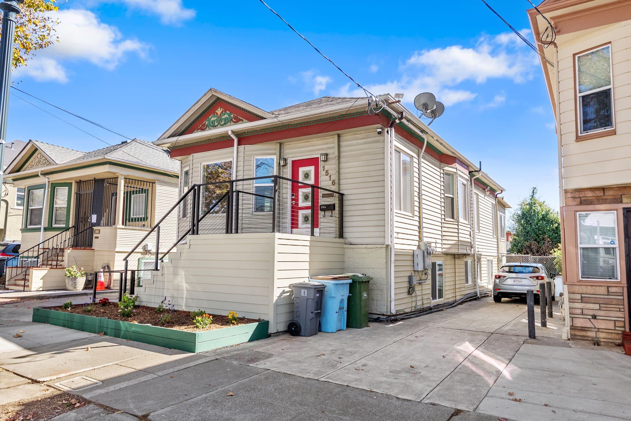 Berkeley Apartment: 1516 Alcatraz Ave