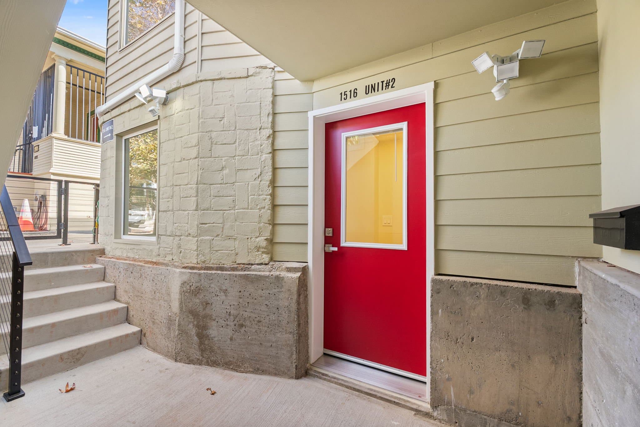 Berkeley Apartment: 1516 Alcatraz Ave