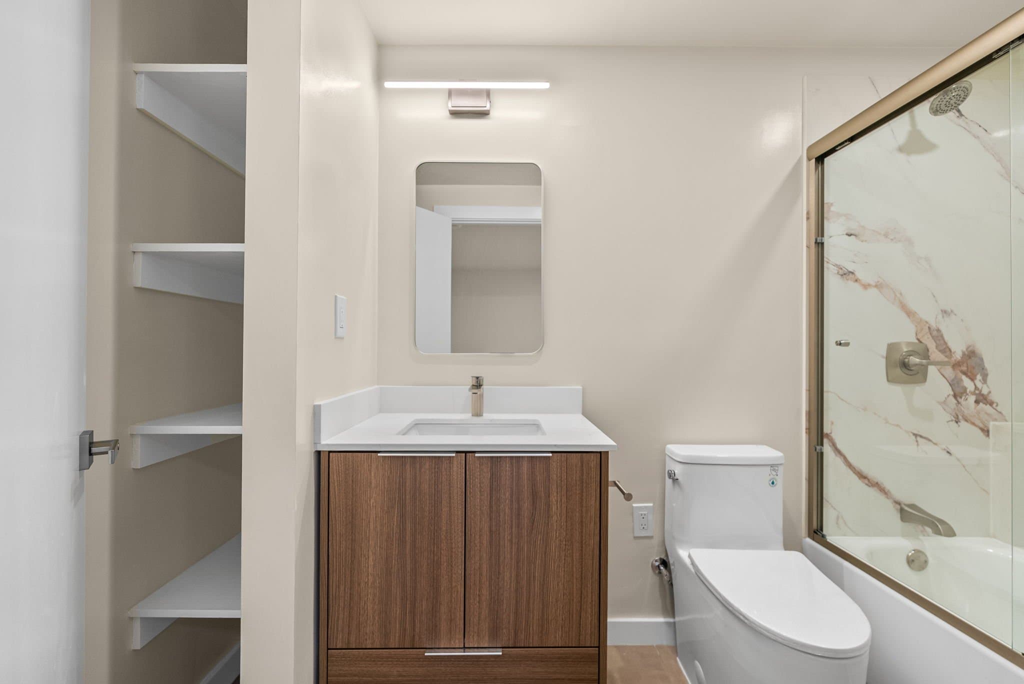 Berkeley Apartment: 1516 Alcatraz Ave