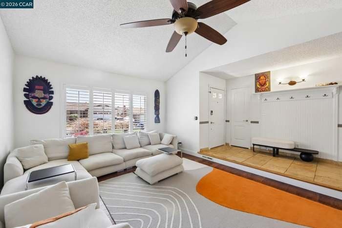 Vallejo House: 148 Primrose Ln