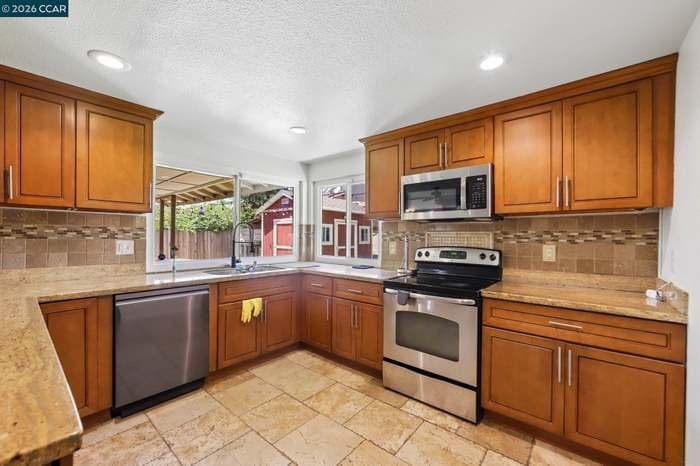 Vallejo House: 148 Primrose Ln