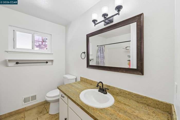 Vallejo House: 148 Primrose Ln