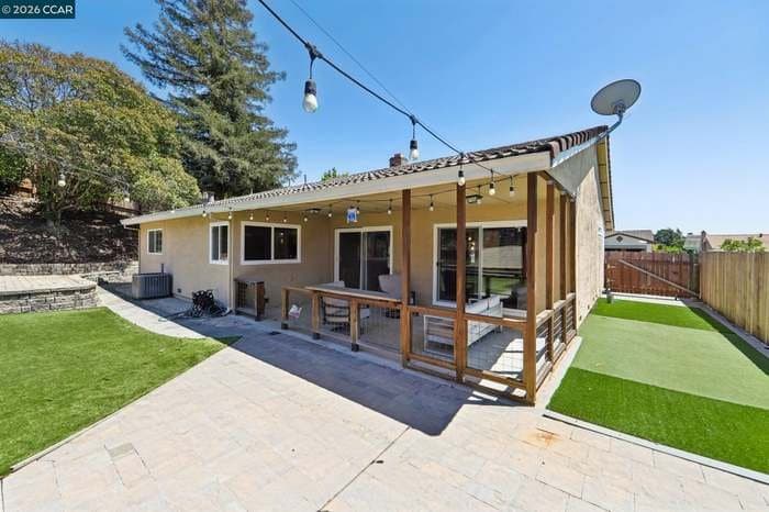 Vallejo House: 148 Primrose Ln