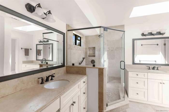 Fallbrook House: 1044 Valentine Ln
