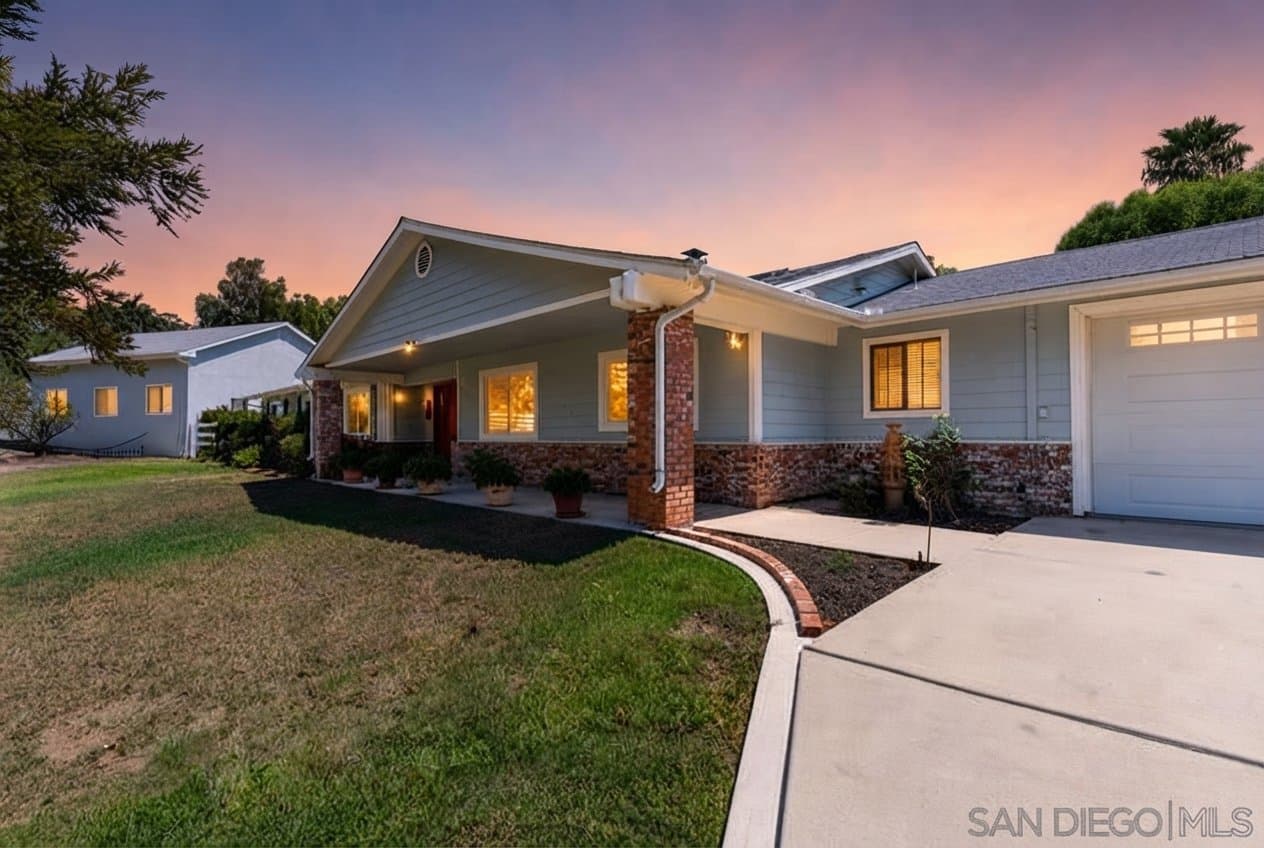 Fallbrook House: 1044 Valentine Ln
