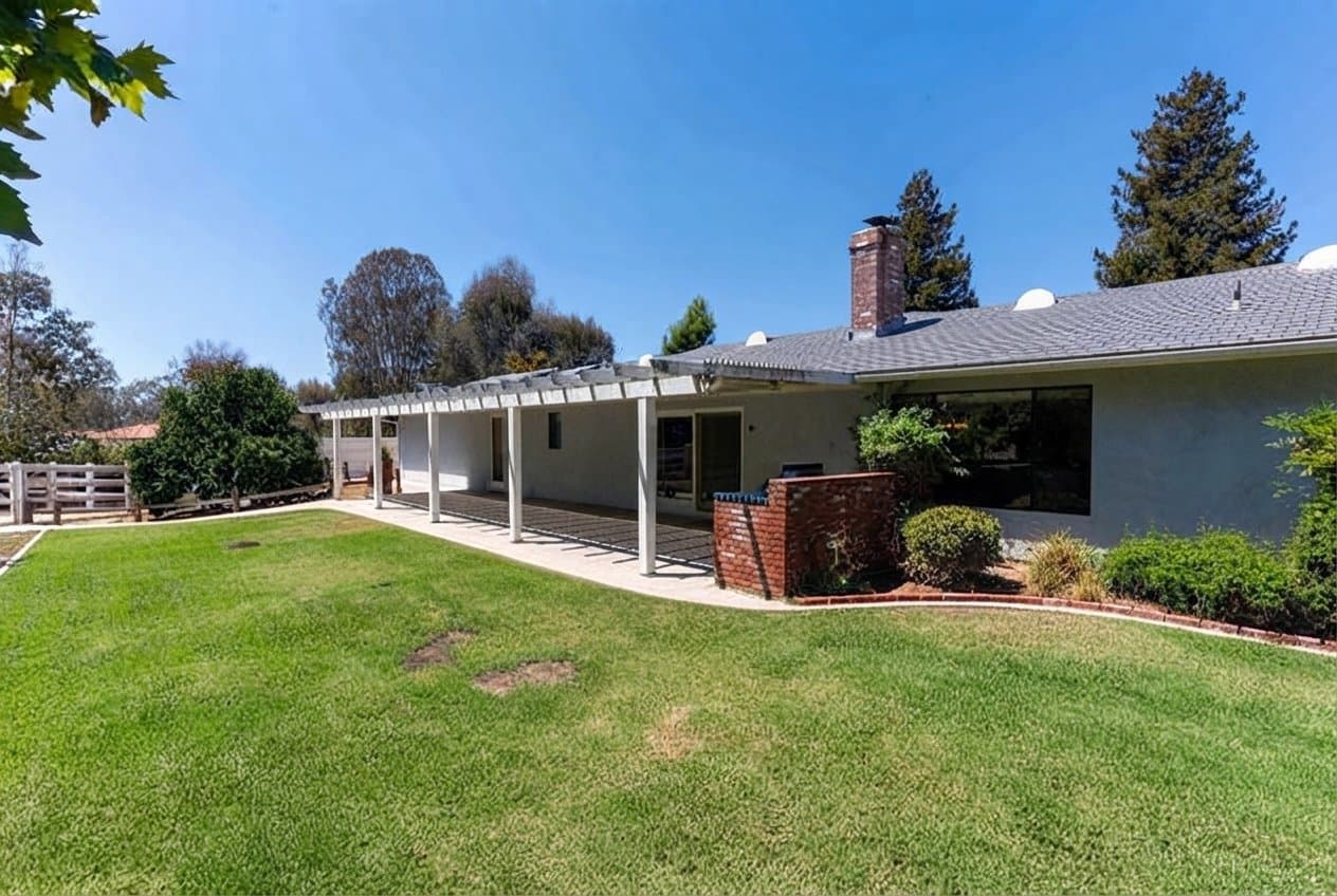 Fallbrook House: 1044 Valentine Ln