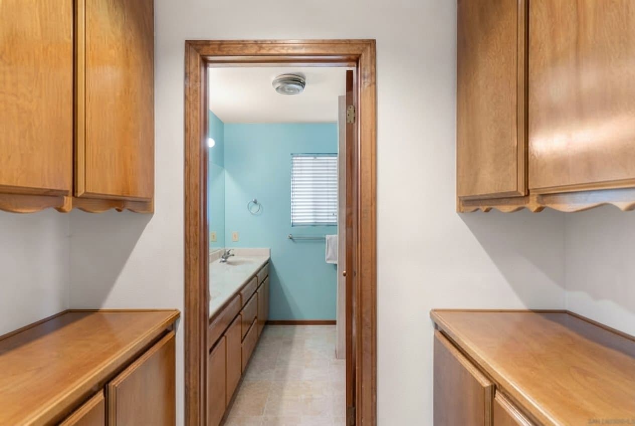 Fallbrook House: 1044 Valentine Ln