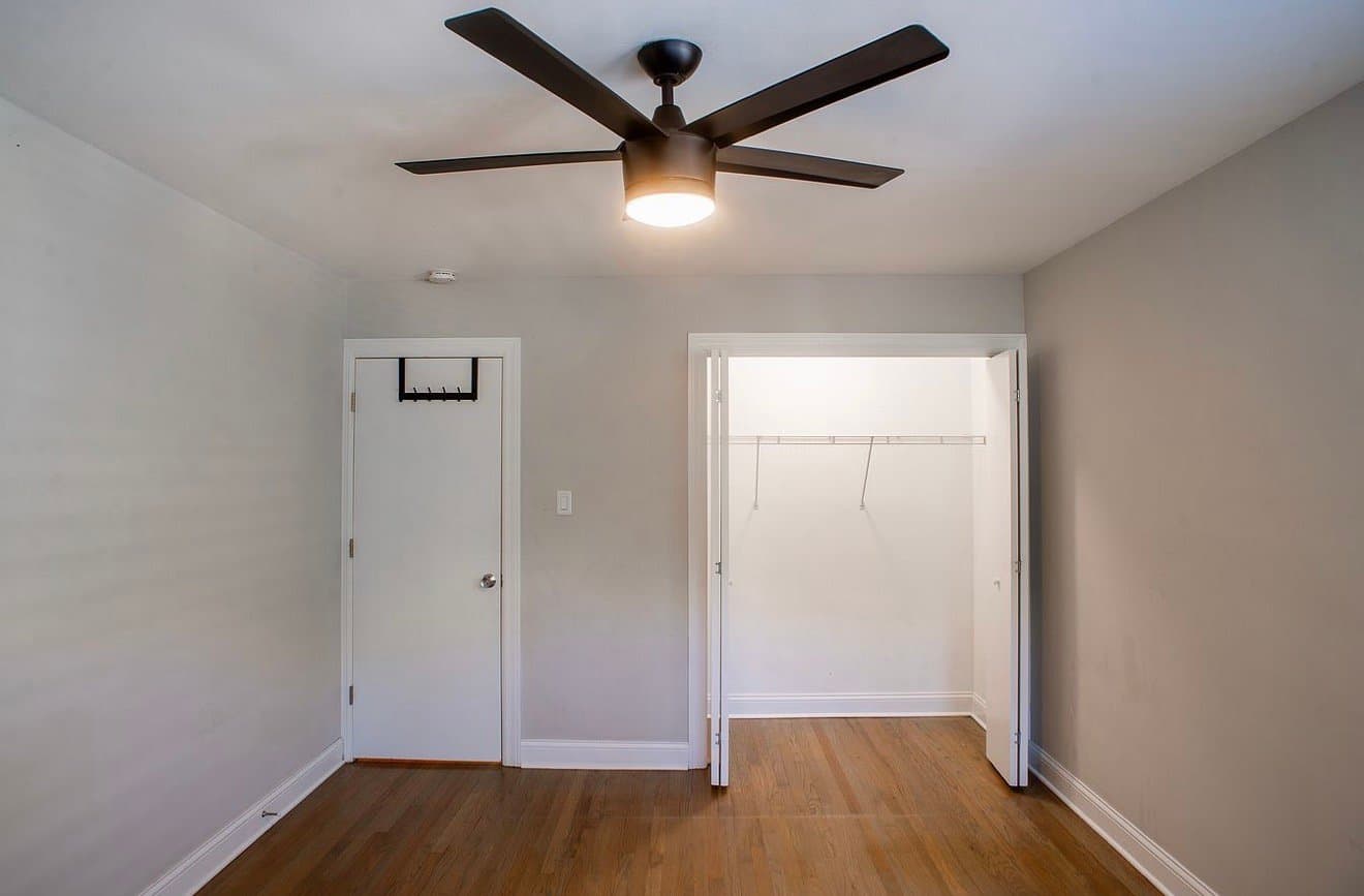 Evanston Condo: 1619 Monroe St
