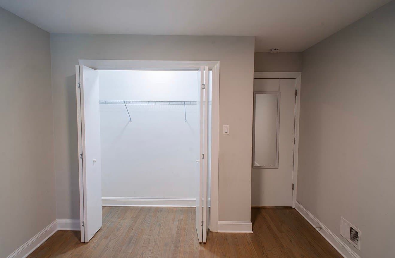Evanston Condo: 1619 Monroe St