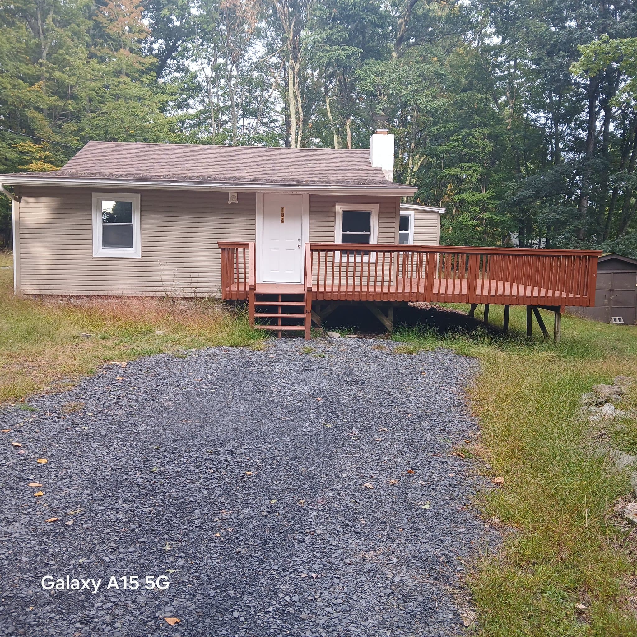 East Stroudsburg House: 134 Halfmoon Ln
