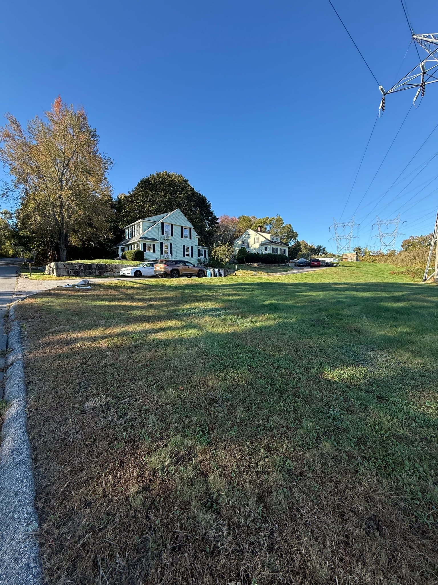 Uncasville House: 91 Lathrop Rd