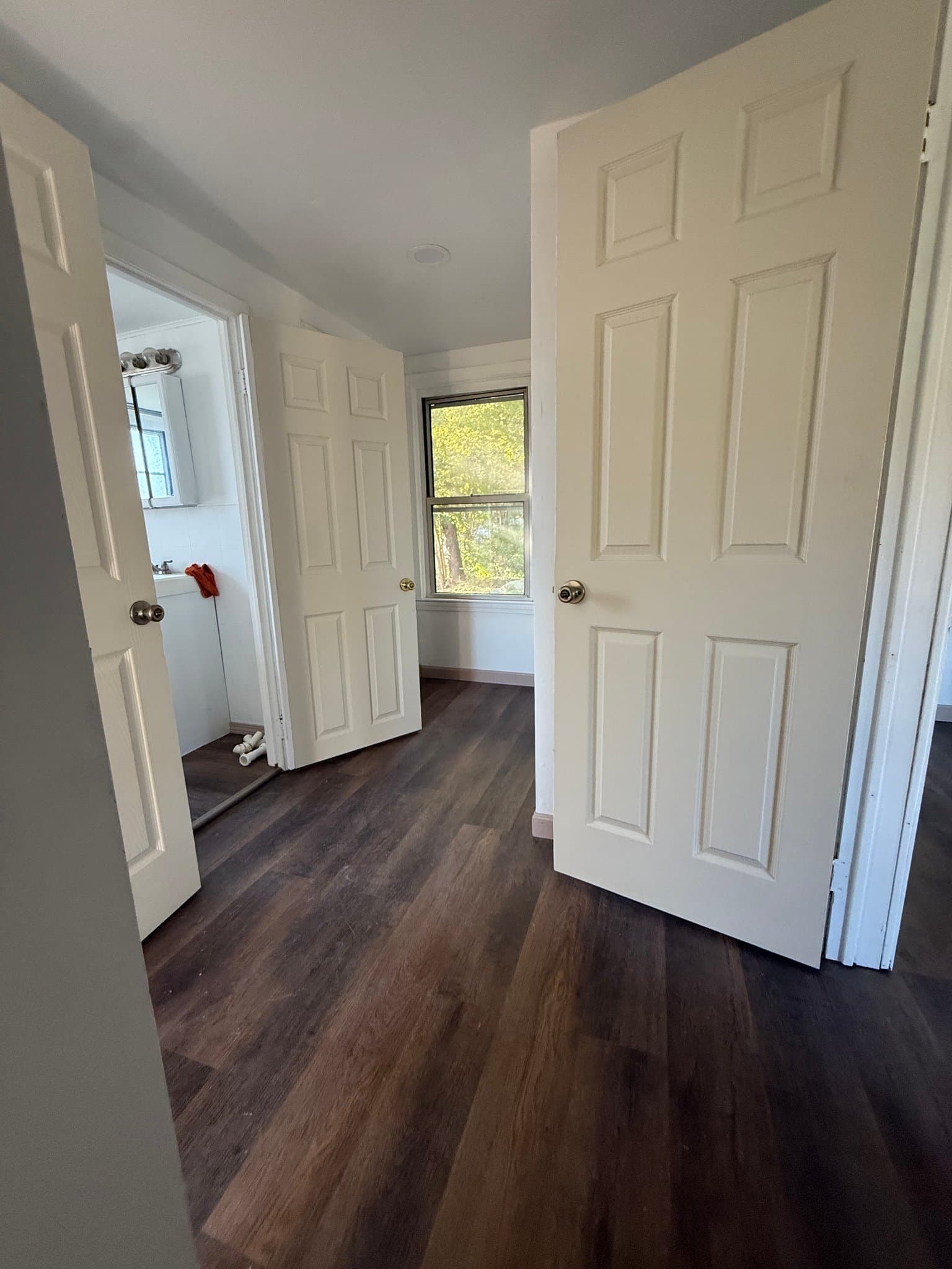 Uncasville House: 91 Lathrop Rd