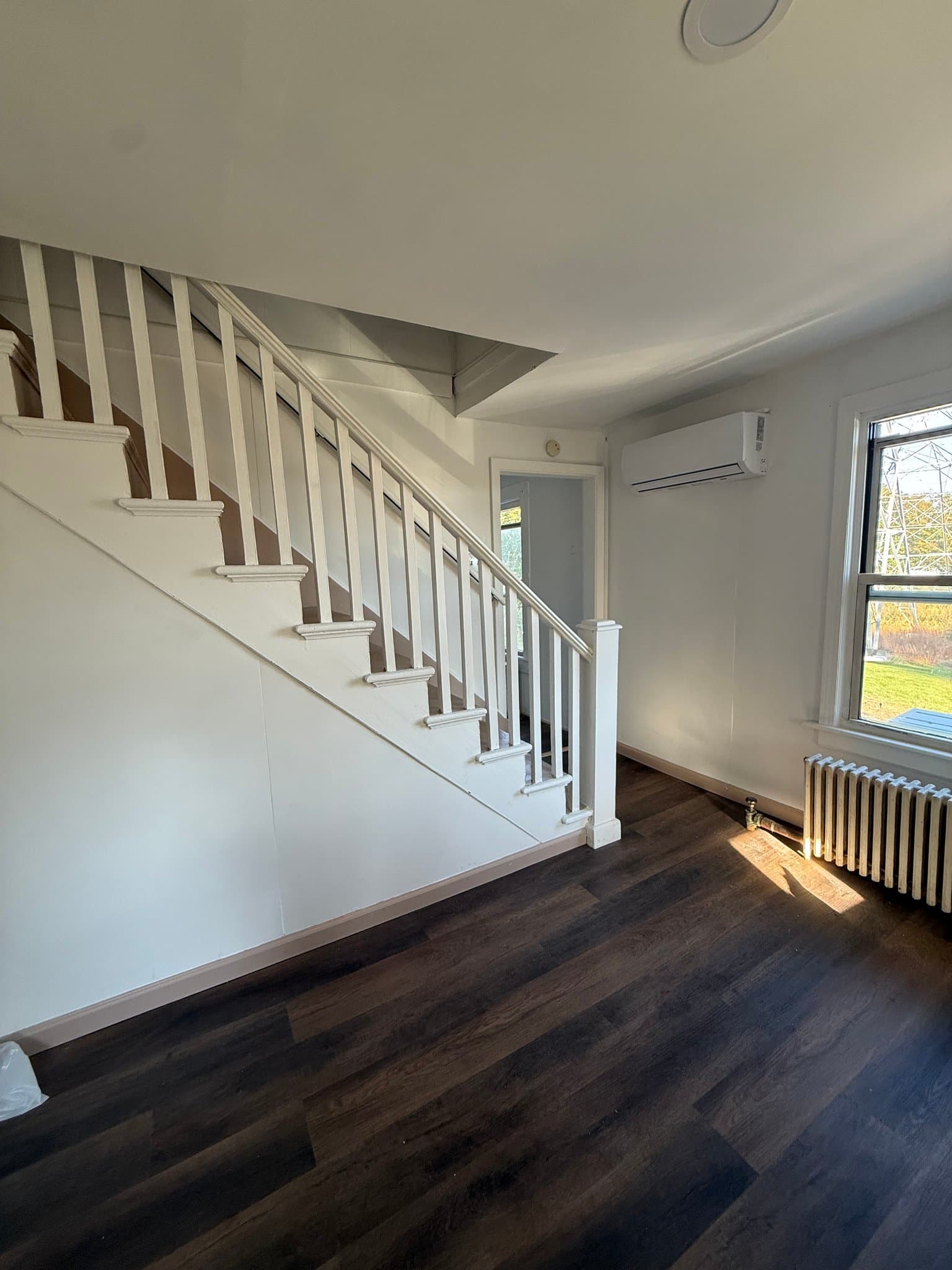 Uncasville House: 91 Lathrop Rd