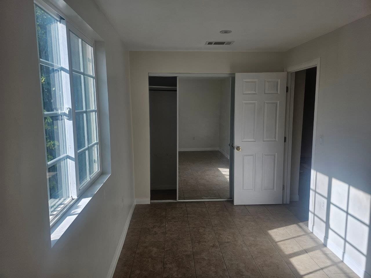 San Fernando House: 1040 Hollister St