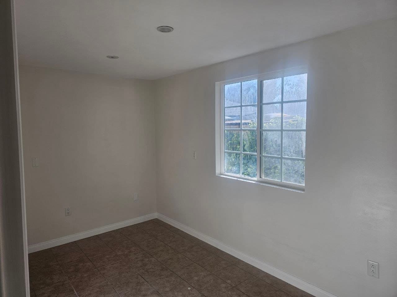San Fernando House: 1040 Hollister St