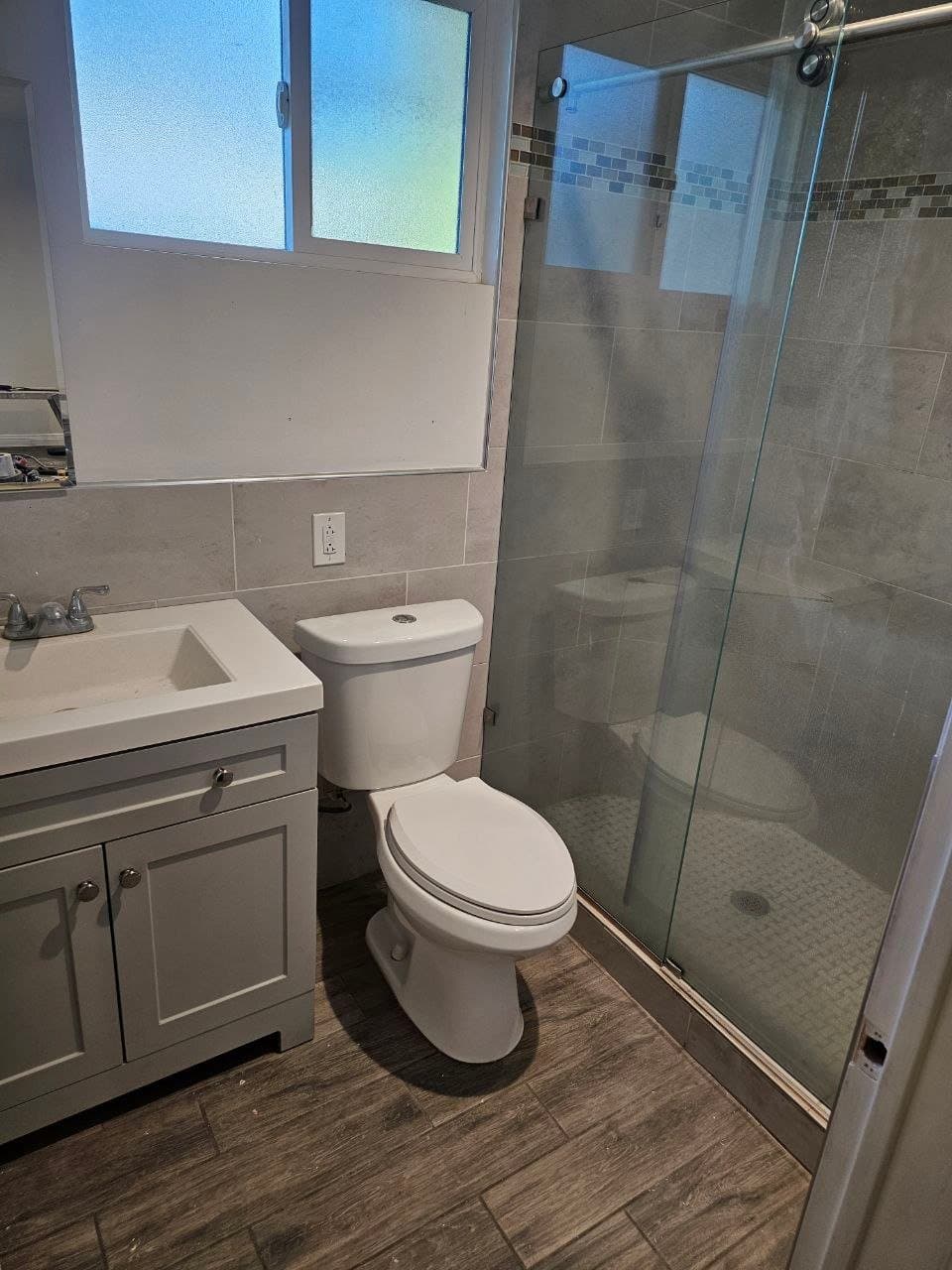 San Fernando House: 1040 Hollister St