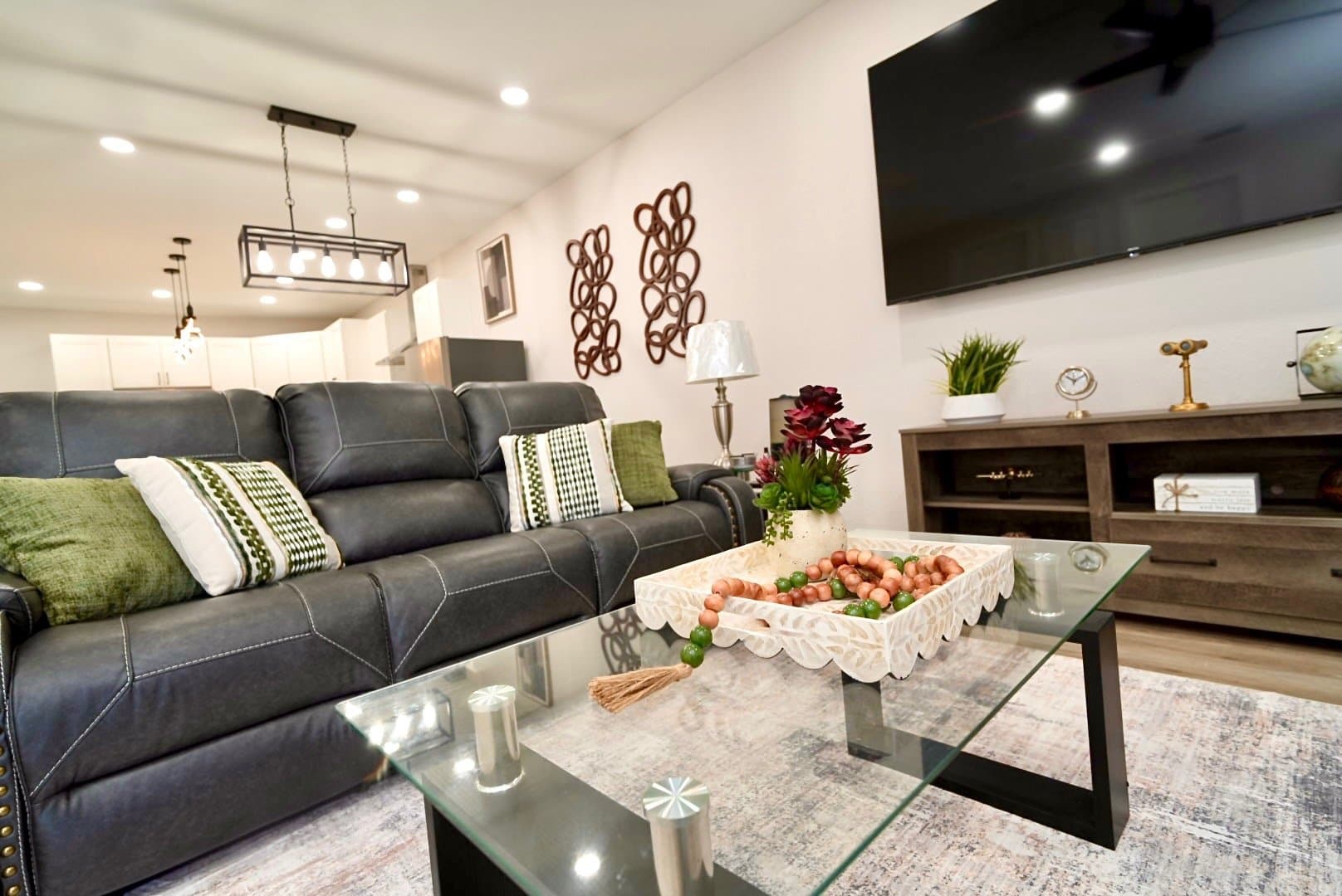 Bartow Apartment: 550 Battle Ave