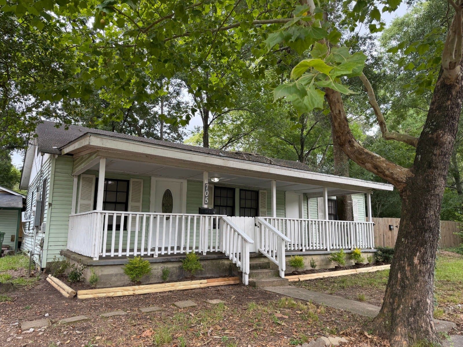 Cleveland House: 705 S Roosevelt Ave