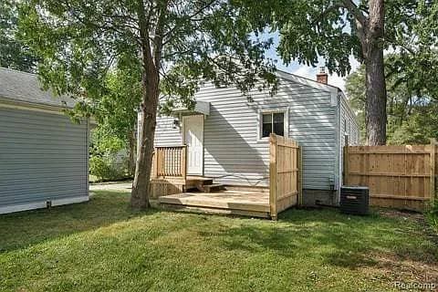 Hazel Park House: 111 W Granet Ave