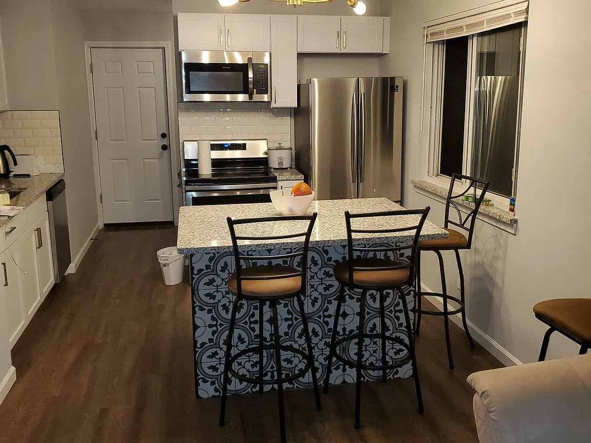 Hazel Park House: 111 W Granet Ave