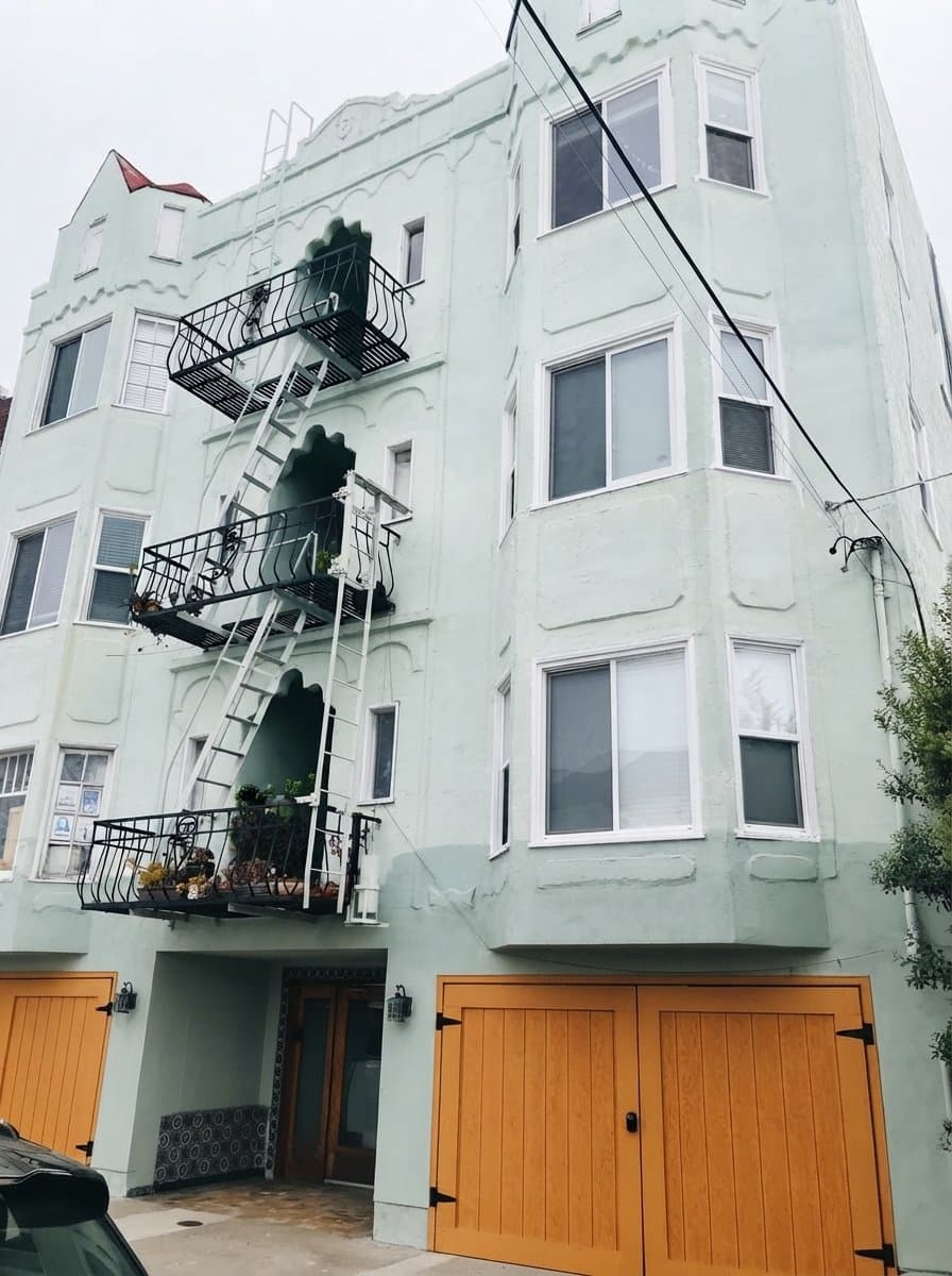 Berkeley Apartment: 1955 Chestnut St