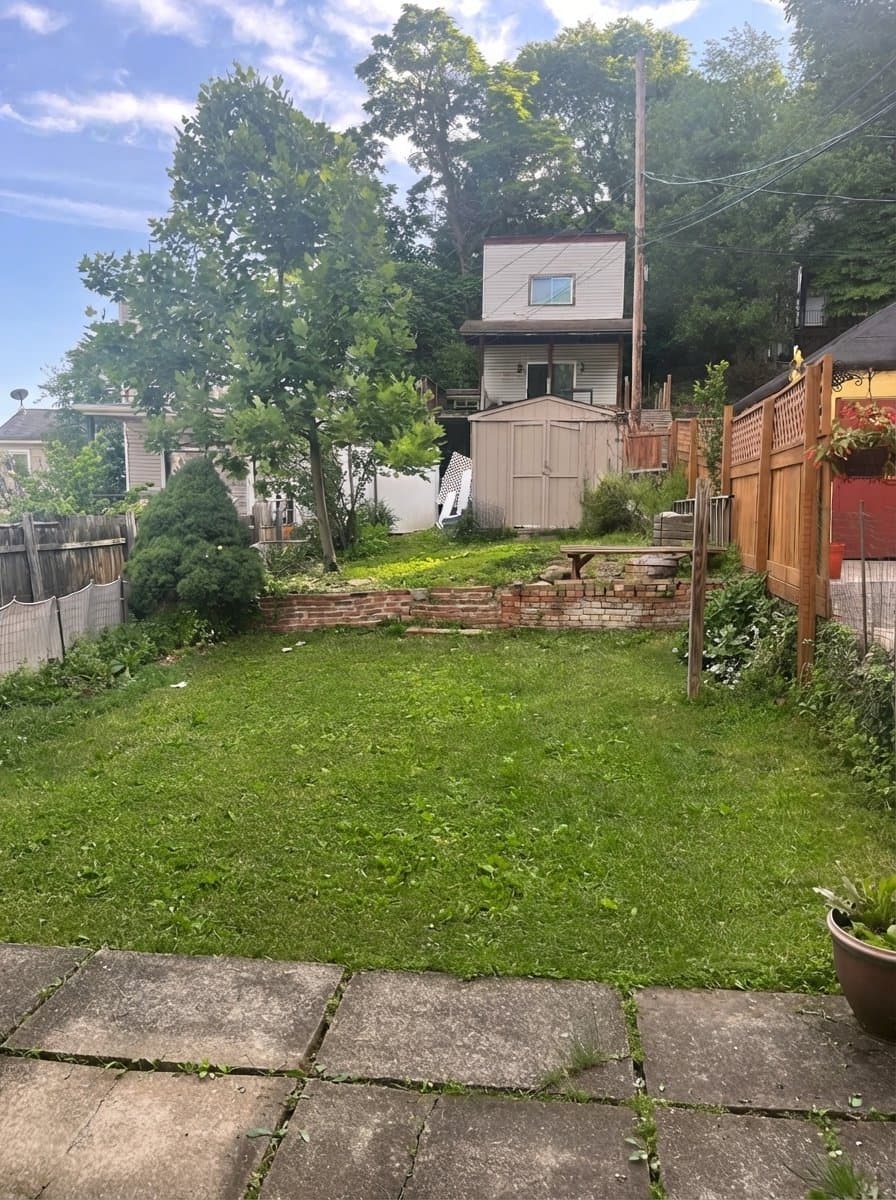 Pittsbrugh House: 209 57th St
