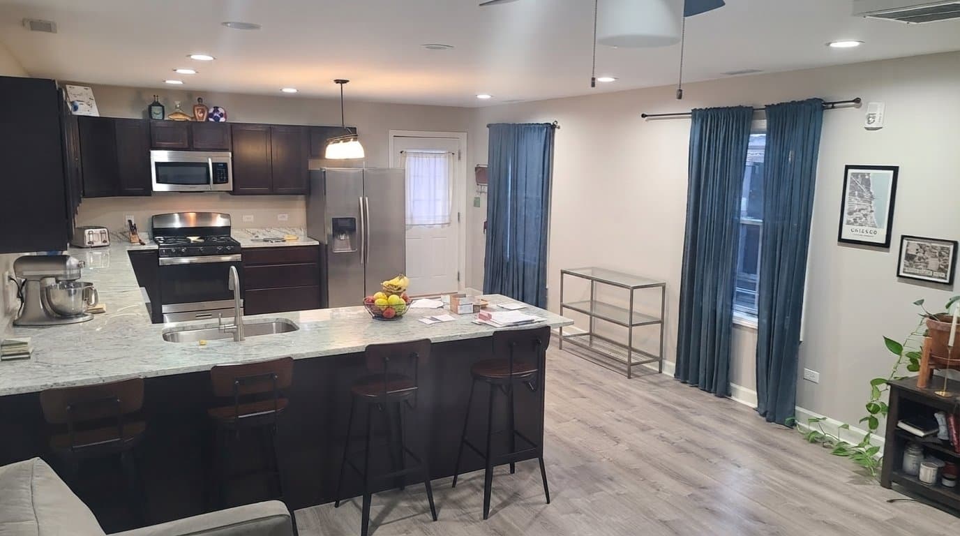 Tinley Park Apartment: 17424 Oak Park Ave