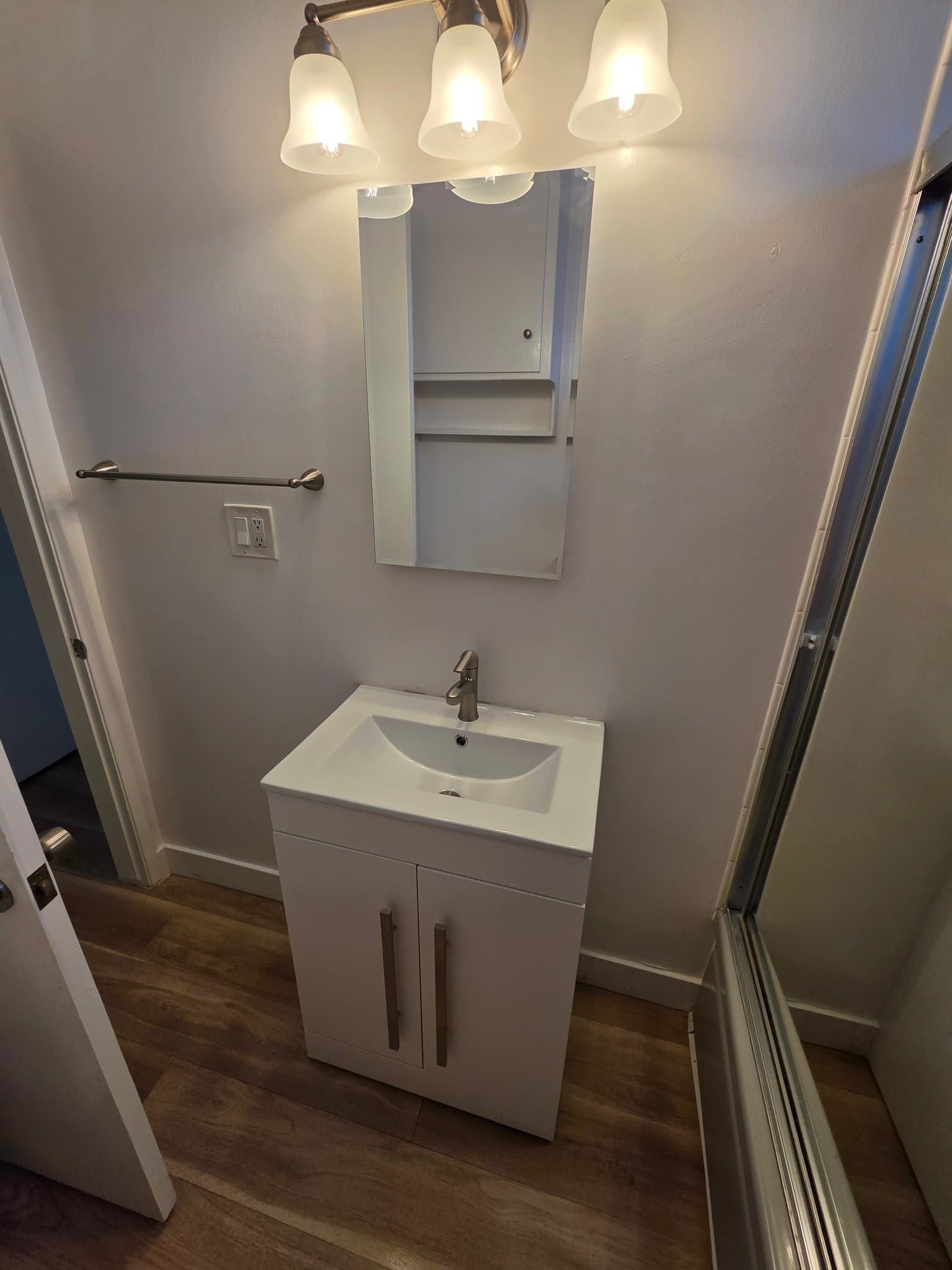 Los Angeles Apartment: 1519 Armacost Ave
