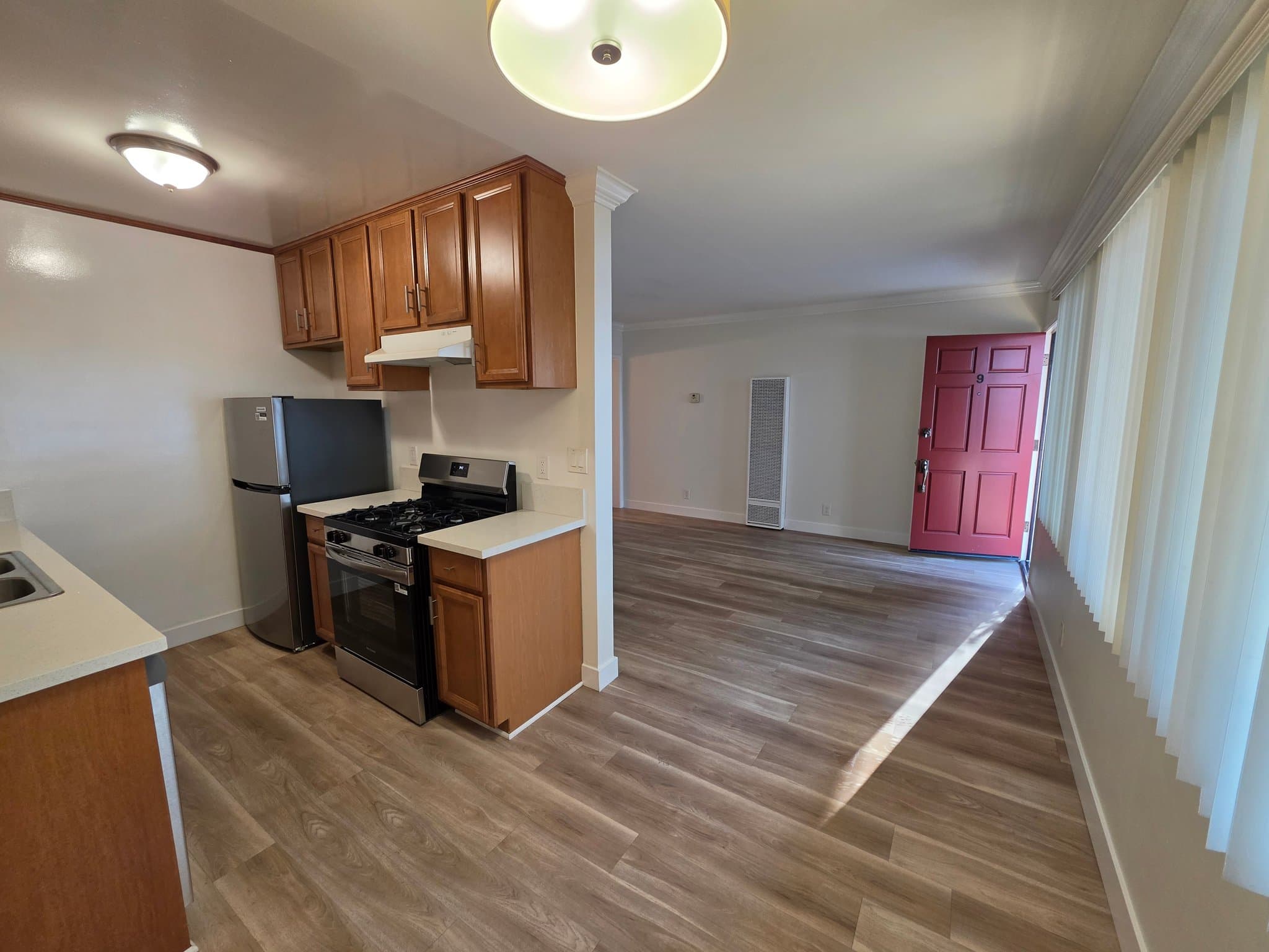 Los Angeles Apartment: 1519 Armacost Ave