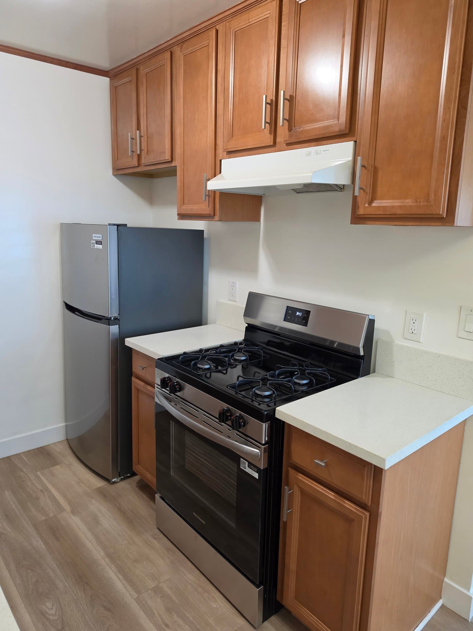 Los Angeles Apartment: 1519 Armacost Ave