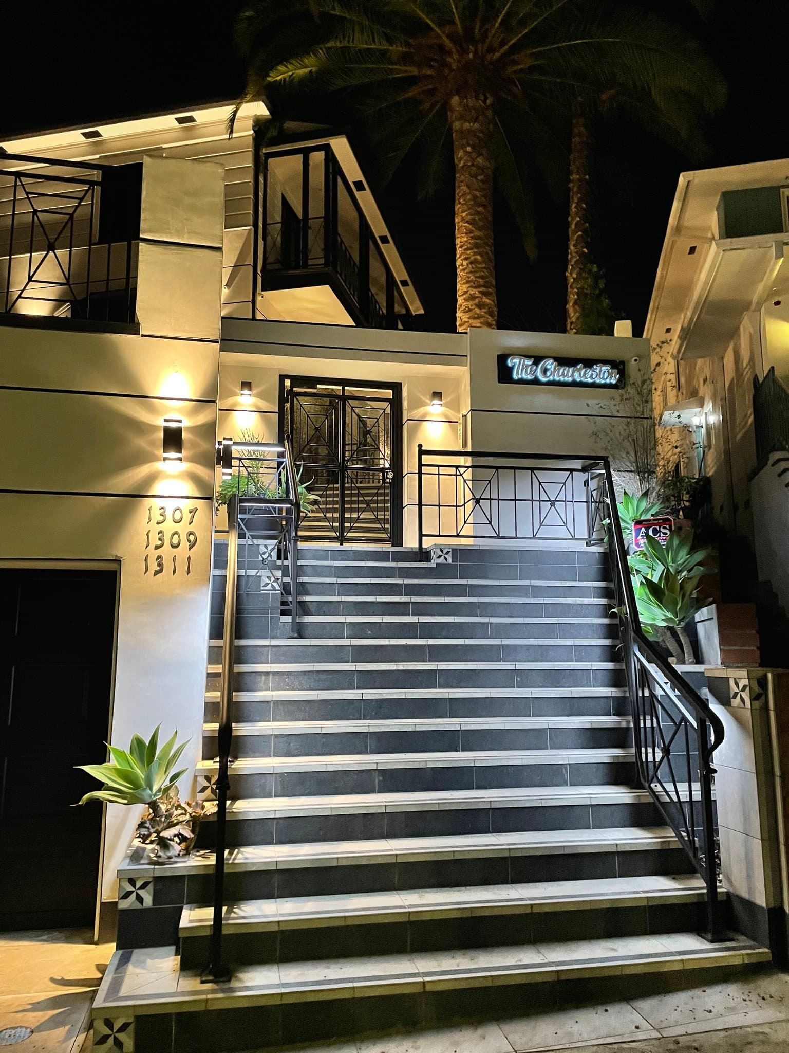 Los Angeles Townhome: 1307 S Beverly Glen Blvd