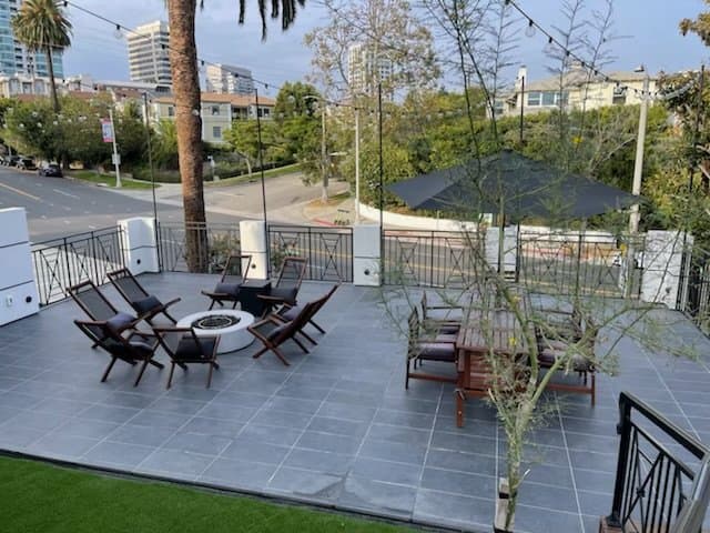 Los Angeles Townhome: 1307 S Beverly Glen Blvd