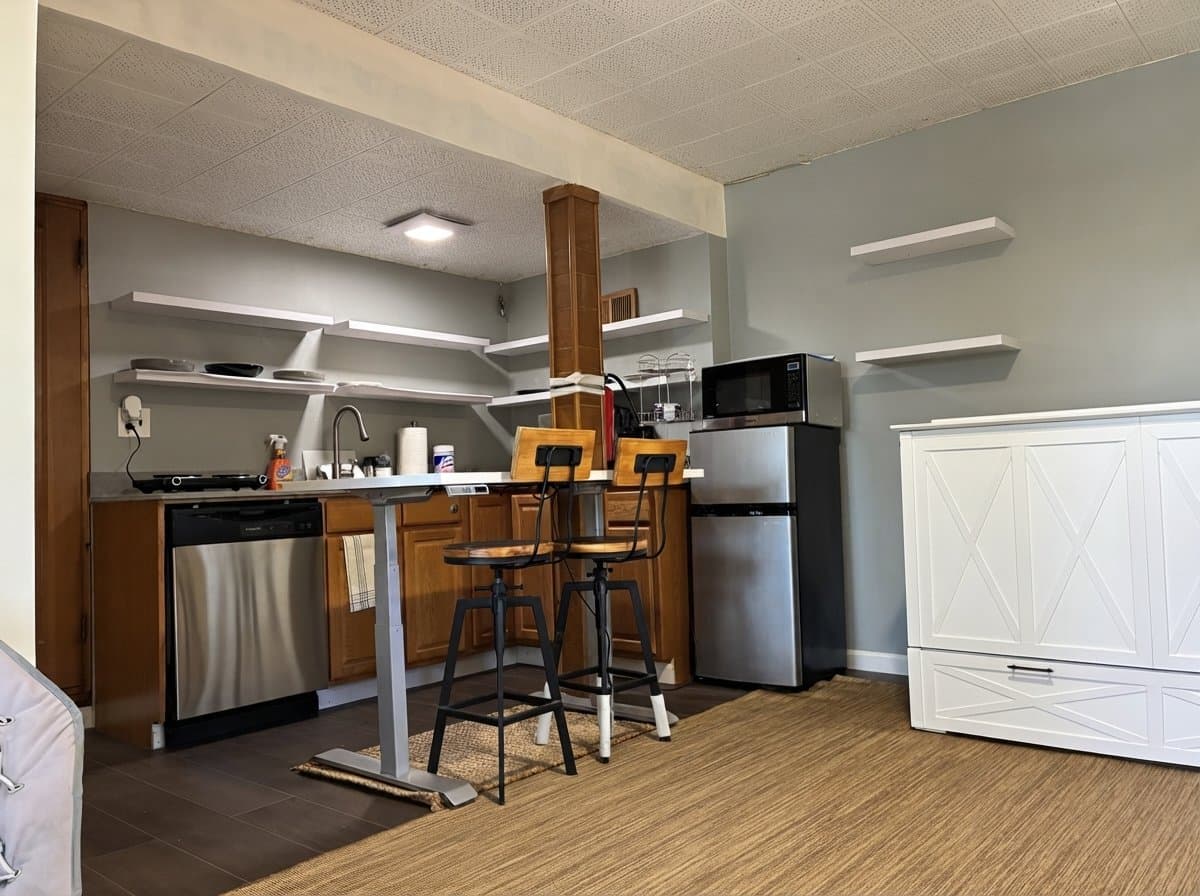 Oakland Apartment: 8101 Sunkist Dr